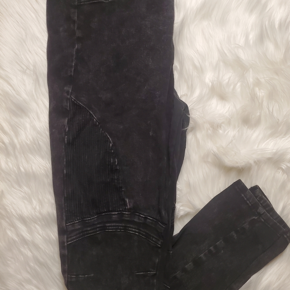 Black Skinny Jeans with Distressed Details
